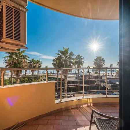 דירה Modern Beachside Oasis *