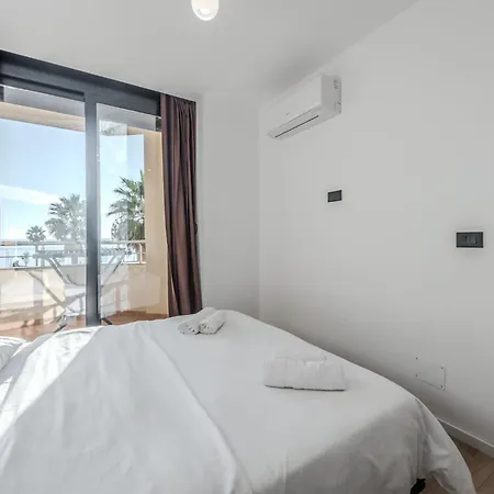דירה Modern Beachside Oasis