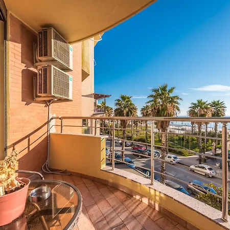 Modern Beachside Oasis דירה דורס