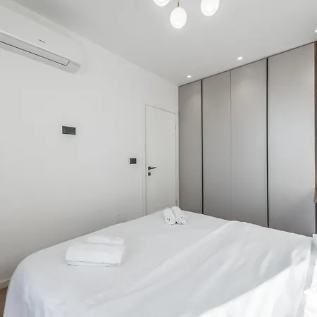 Modern Beachside Oasis דורס