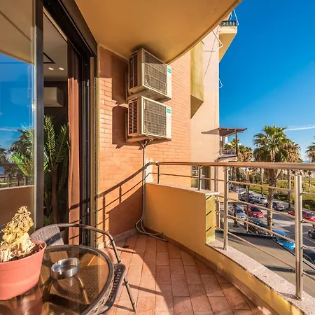 Modern Beachside Oasis * דורס