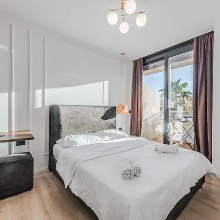 Modern Beachside Oasis